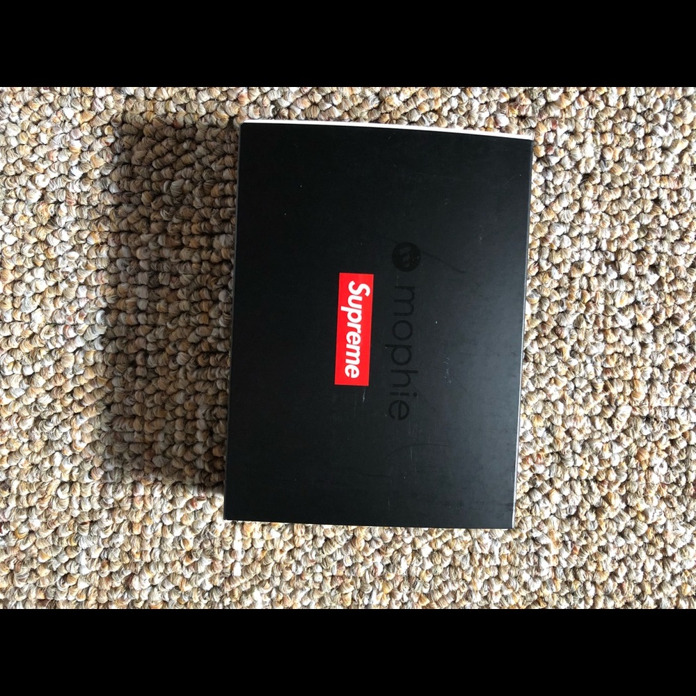 SOLD Supreme Mophie Encore Plus 10K charger - Picture 2 of 8